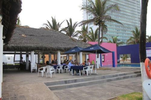 La Casa De La Playa Cerritos