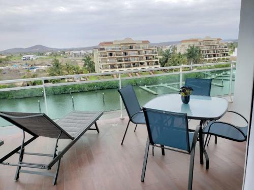 Beatiful Condo By The Marina