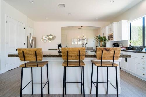 Villa Sojourn - Luxury Resort Style Living, Pool And Jacuzzi