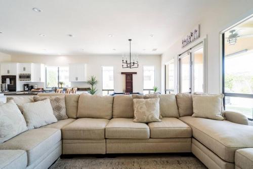 Villa Sojourn - Luxury Resort Style Living, Pool And Jacuzzi