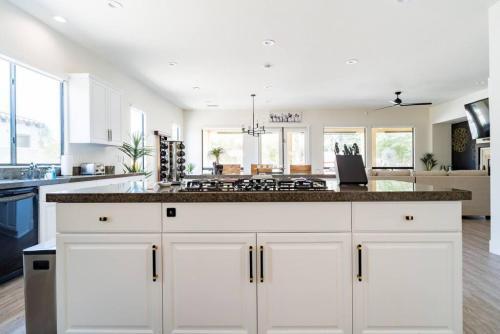 Villa Sojourn - Luxury Resort Style Living, Pool And Jacuzzi