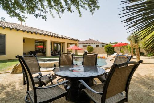Villa Sojourn - Luxury Resort Style Living, Pool And Jacuzzi