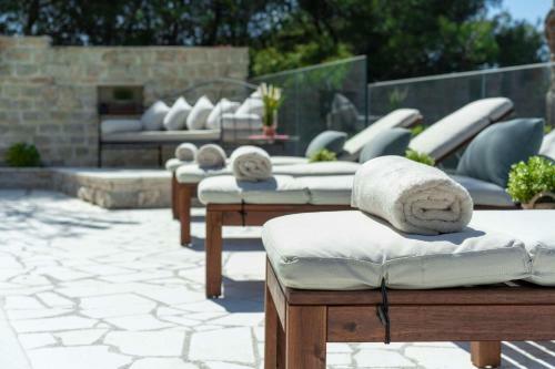 Beautiful Villa Barotul