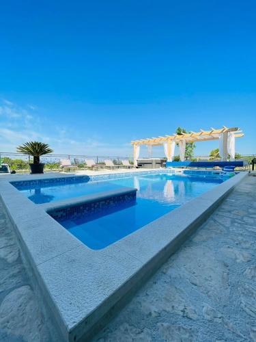 Lunika, Luxury Villa With Pool, Jacuzzi And Sauna