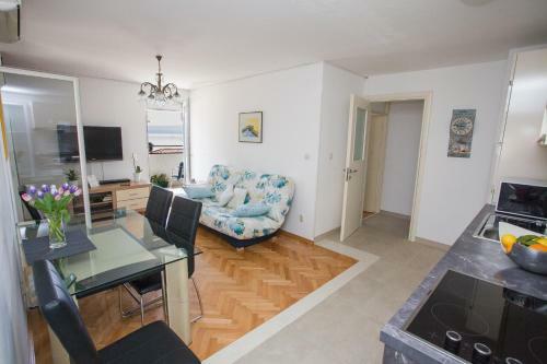 Apartamento Ap Omis Punta - Next To Sandy Beach
