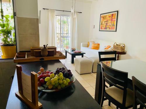 Apartamento C�modo, Completo, Bien Ubicado Y Estacionamiento