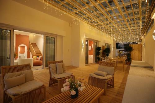Locals Apartment House 01