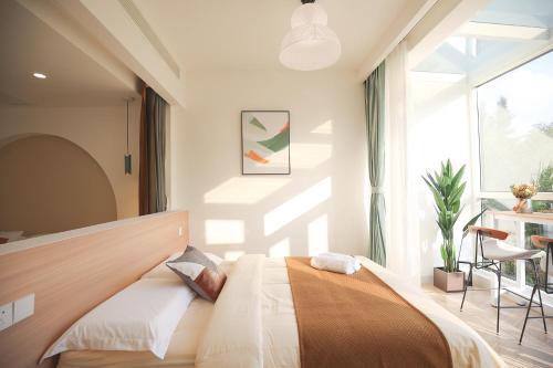 Locals Apartment House 01