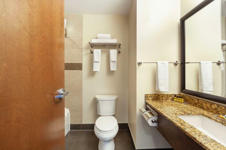 Best Western Plus Peace River Hotel & Suites