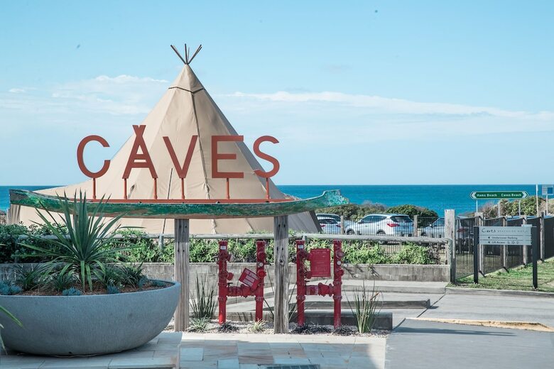 Caves Beachside Hotel