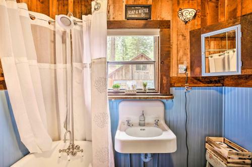 Rustic Oakhurst Cabin About 8 Mi To Yosemite Np!