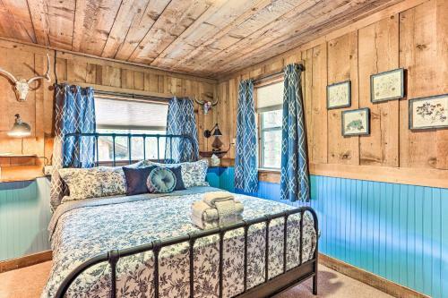 Rustic Oakhurst Cabin About 8 Mi To Yosemite Np!