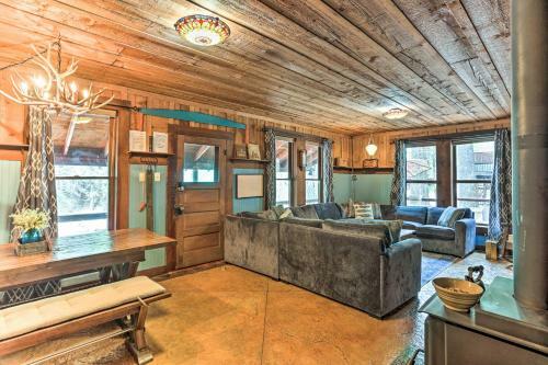 Rustic Oakhurst Cabin About 8 Mi To Yosemite Np!