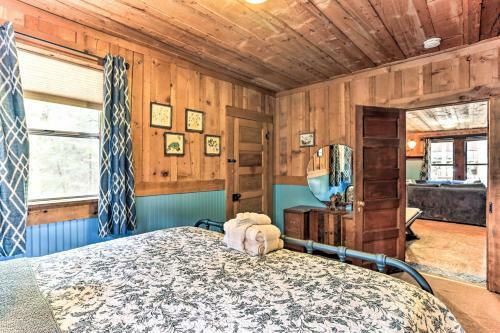Rustic Oakhurst Cabin About 8 Mi To Yosemite Np!