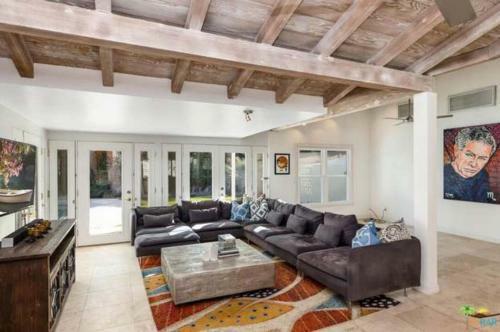 Desirable Home With Beautiful Pool