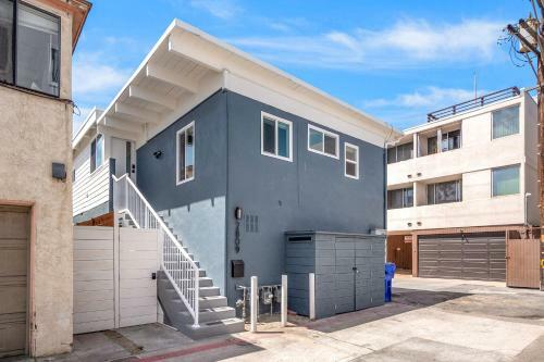 Mid-century Modern Beach Gem & Studio