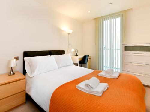 Pass The Keys Super Central Spacious 2 Bed Apartment With Parking