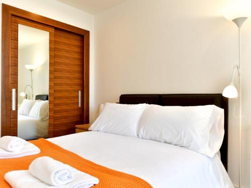 Pass The Keys Super Central Spacious 2 Bed Apartment With Parking