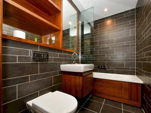 Pass The Keys Super Central Spacious 2 Bed Apartment With Parking