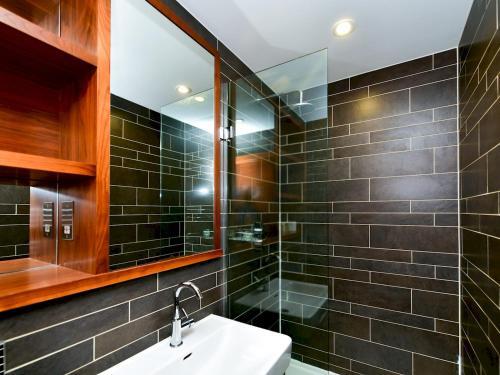 Pass The Keys Super Central Spacious 2 Bed Apartment With Parking