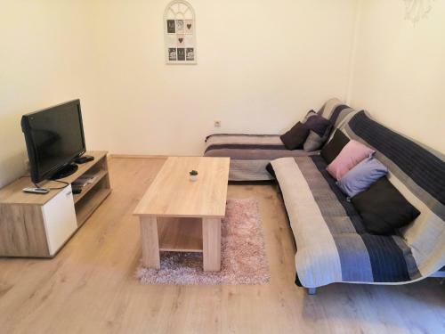 Cypress Tree Holiday Home - Sabunike Nin