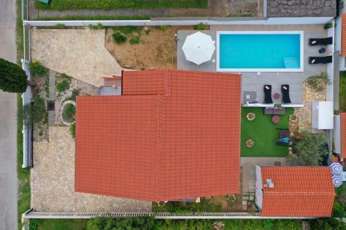 Cypress Tree Holiday Home - Sabunike Nin