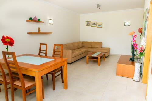 Apartamento Sunny Villa Facing The Swimming Pool