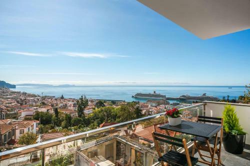 Duplex With Sublime Sea And Mountain Views Casa Do Castelo