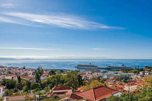 Duplex With Sublime Sea And Mountain Views Casa Do Castelo