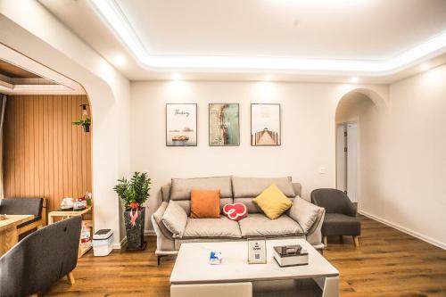 Locals Apartment Place 28