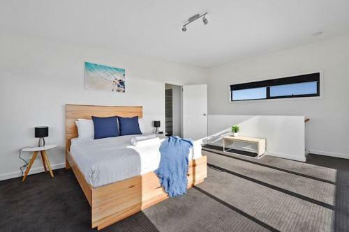 Top Of The Bay-modern Home With Spectacular Views