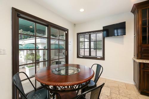 Benedict Canyon Oasis