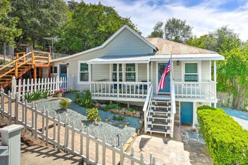 Unique Historic Cottage - Walk To Main St!