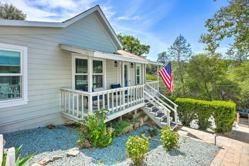 Unique Historic Cottage - Walk To Main St!