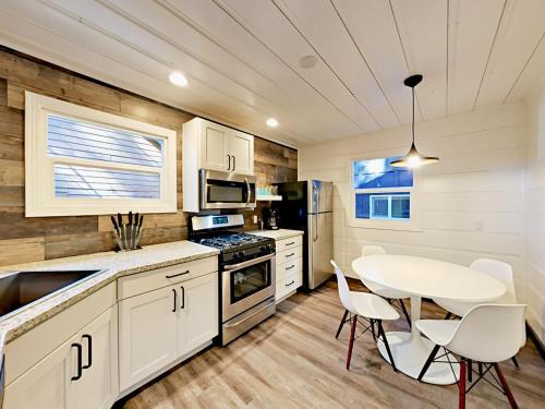 Manzanita Holiday