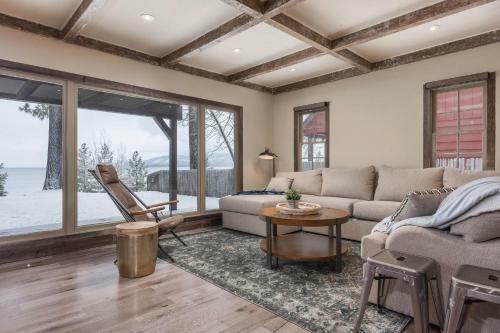 Lakeview Manor
