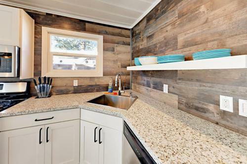 Manzanita Holiday 5