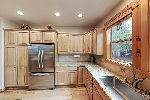 Lovely River Park Retreat