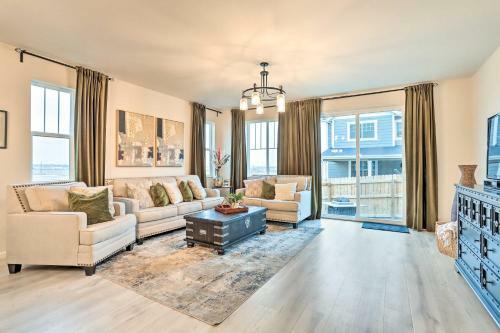 Modern Brighton Escape With Patio And Fire Pit!