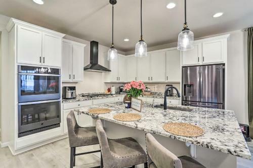 Modern Brighton Escape With Patio And Fire Pit!