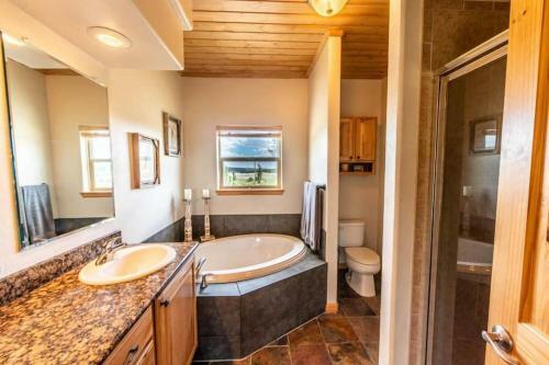 Stunning Panoramic Views Of The Mosquito Mountain Range - Gold Pan Cabin