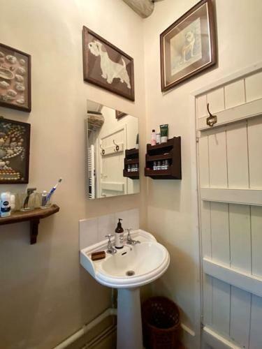 Charming 2 Bedroom Cottage In Compton Abdale, Cheltenham
