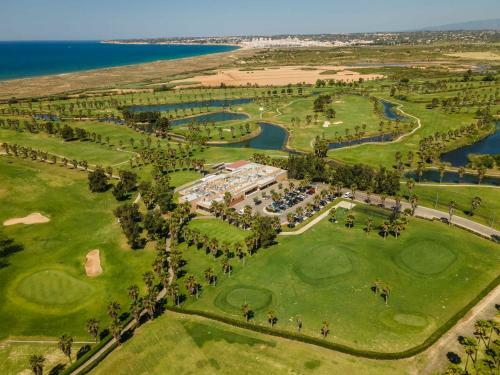 Salgados 2-bedroom Luxury Apartment