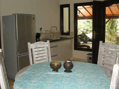 Villa Jasri Point - Beachfront Villa Close To Surf