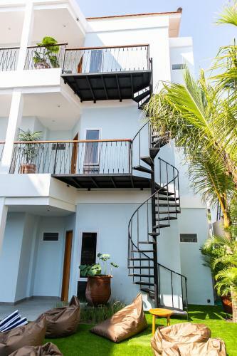 Coco & Pineapple Pants Hostel - Canggu, Bali