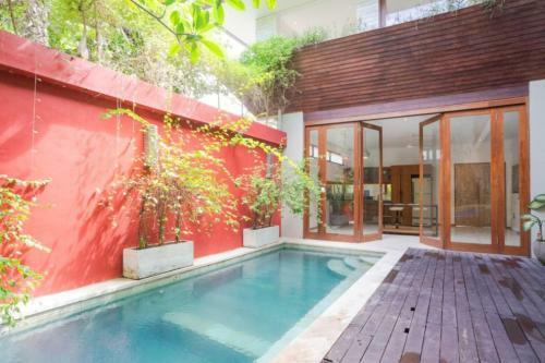 Ely's Villa