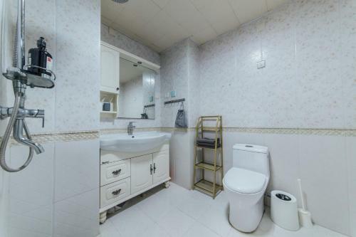 Locals Apartment Inn 02