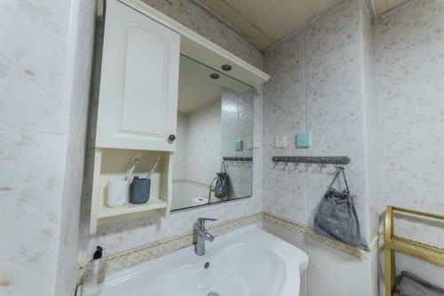 Locals Apartment Inn 02