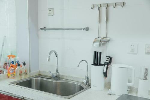 Locals Apartment Inn 02