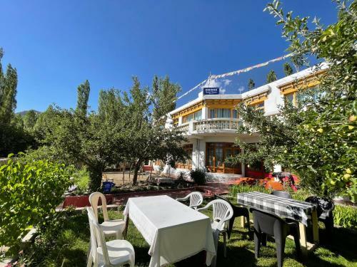 Hostal Hinjumaa Guest House